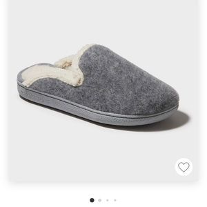 Dluxe by Dearfoam Gray Slippers. Size M(7-8)